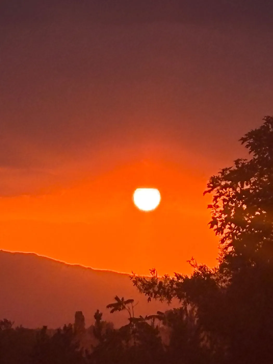 Atardecer en el Pirineo Aragonés desde Canfranc-Estación